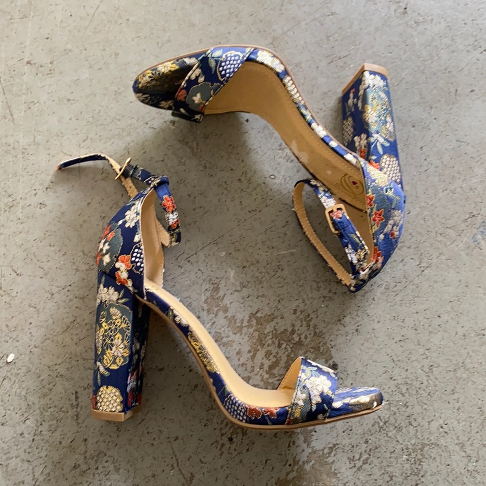 ❗️SOLD❗️Heels